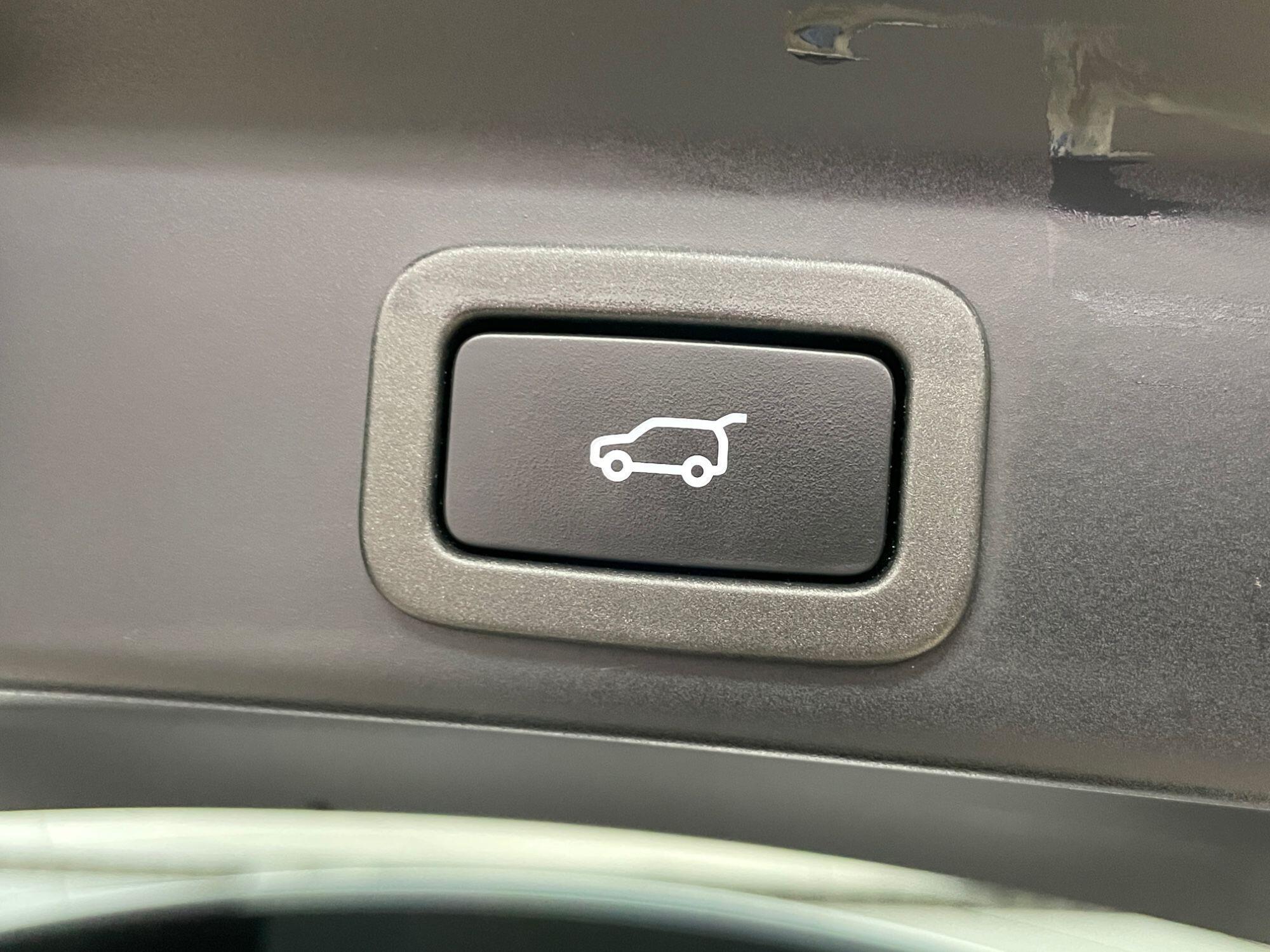 Jaguar F-Pace - Image 19