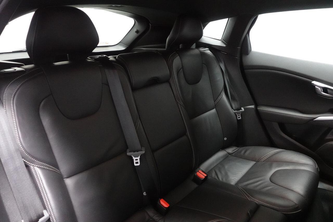 Volvo V40 - Image 33