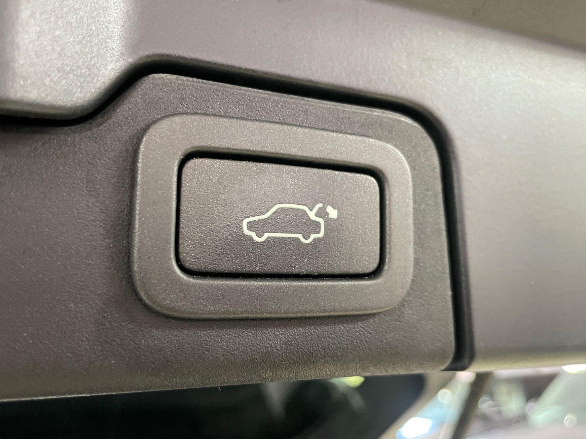 Land Rover Range Rover Evoque - Image 18