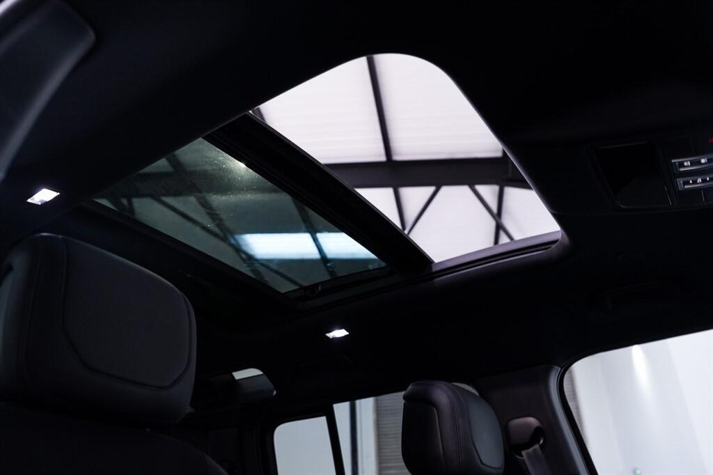 Land Rover Defender 110 - Image 4