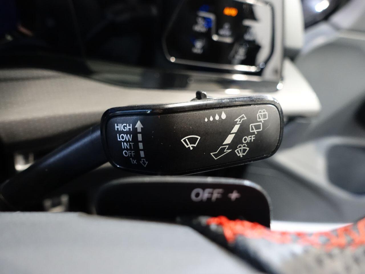 Volkswagen Golf - Image 27