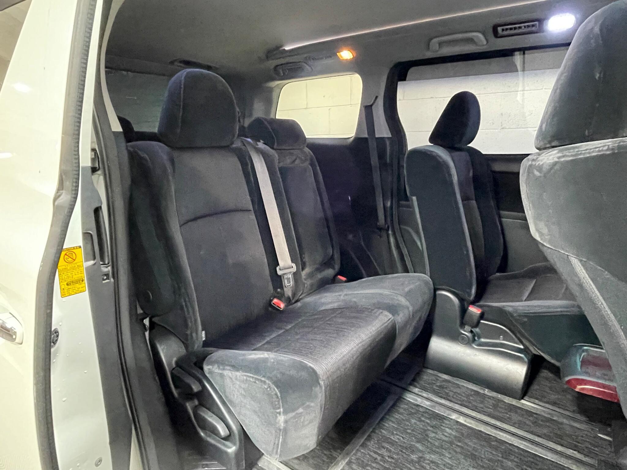 Toyota Vellfire - Image 12