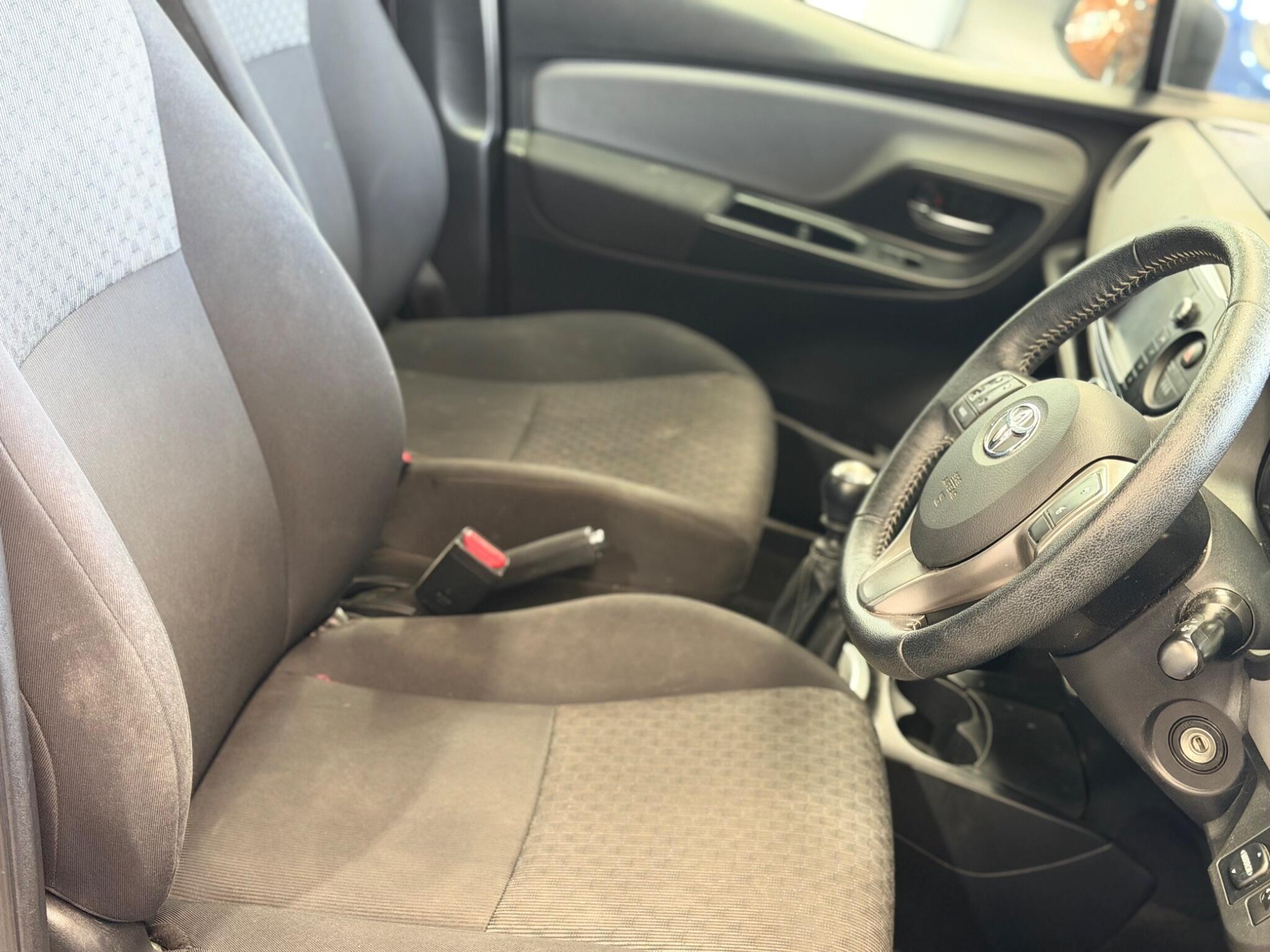 Toyota Yaris - Image 21