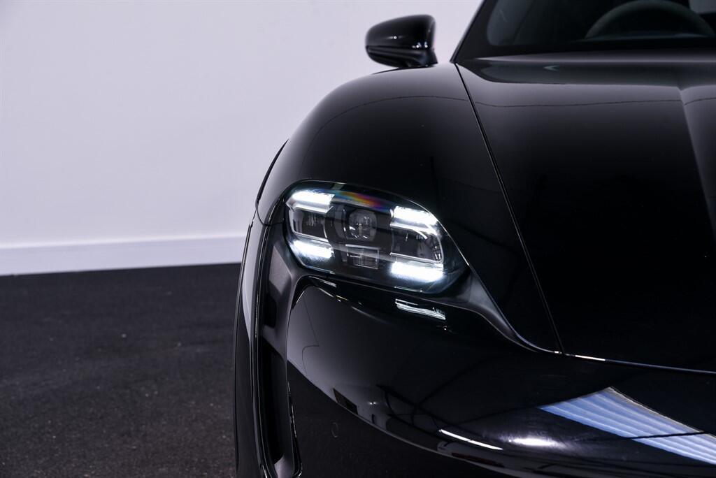 Porsche Taycan - Image 13