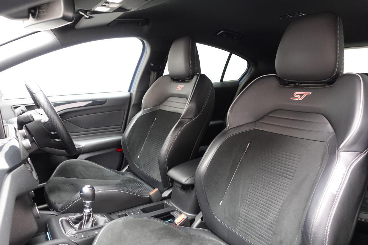 Ford Focus - Image 18