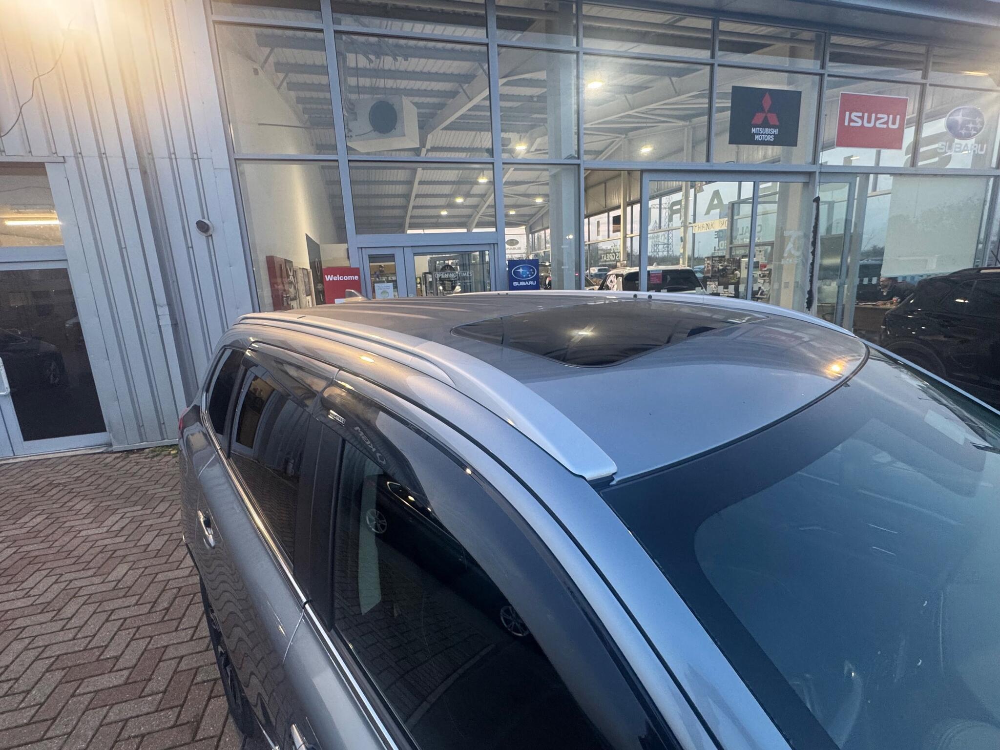 Mitsubishi Outlander - Image 12