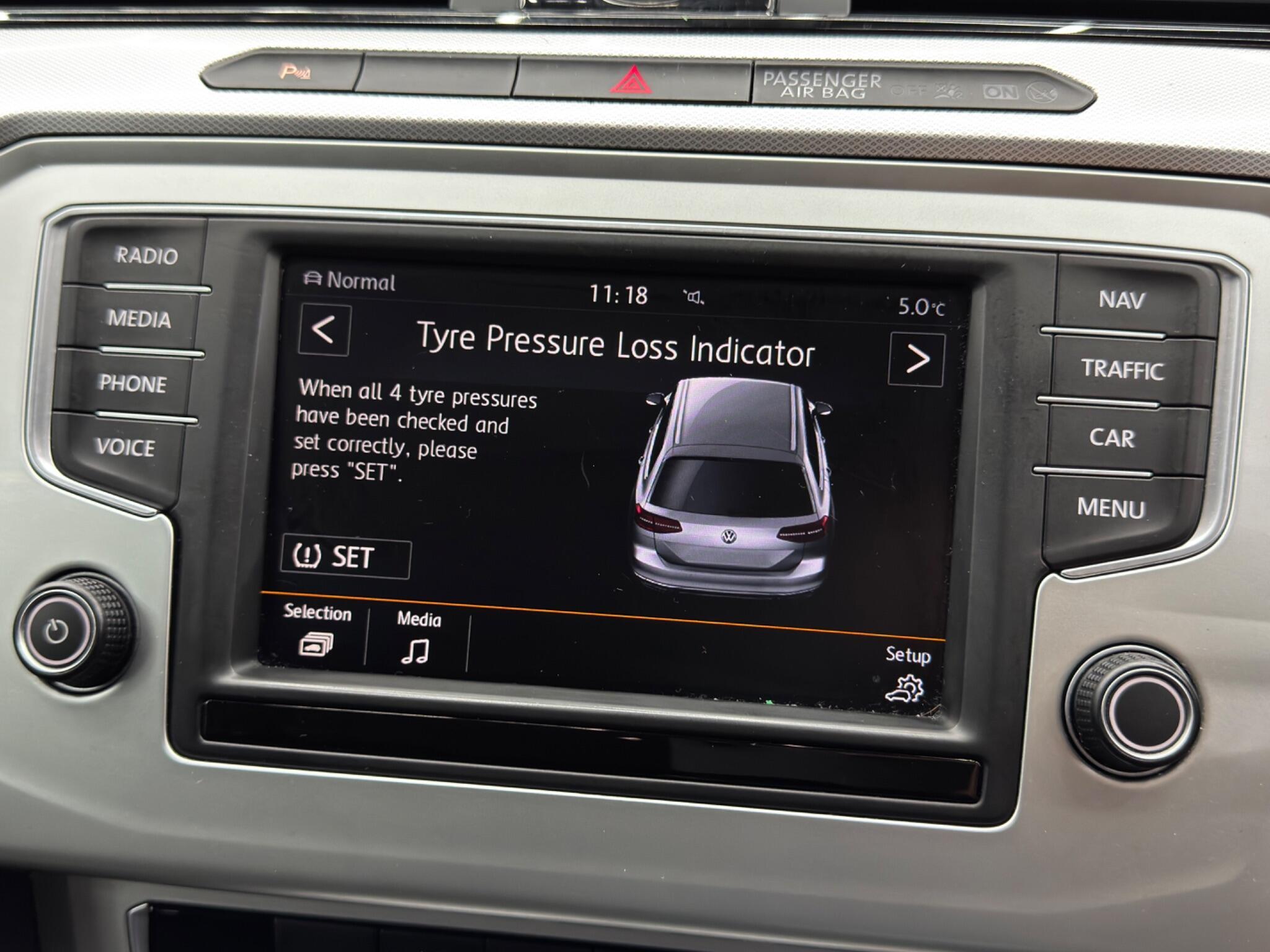 Volkswagen Passat - Image 32