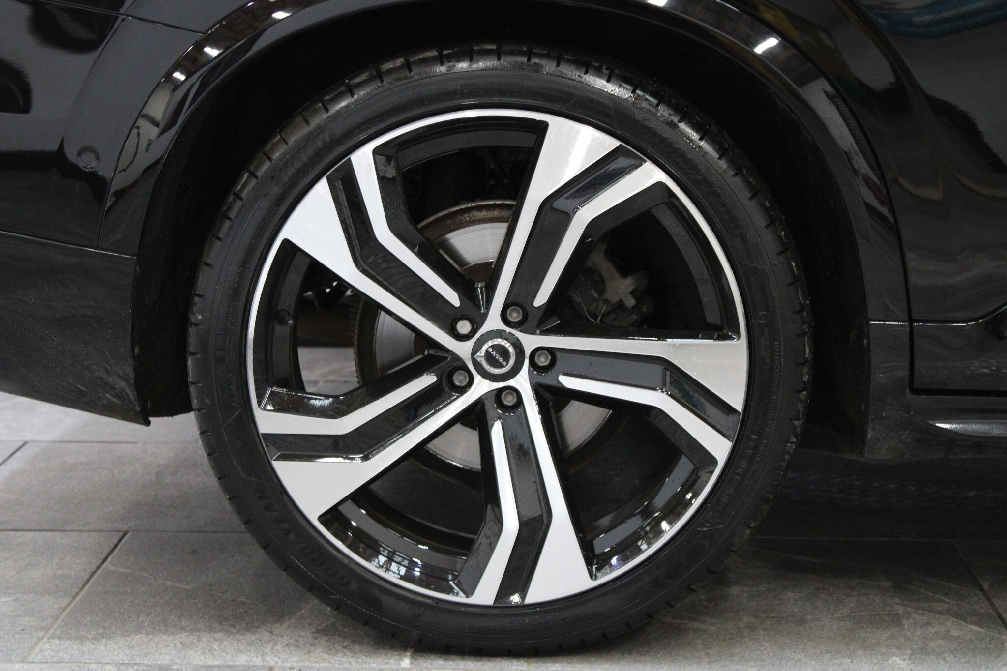 Volvo XC90 - Image 10