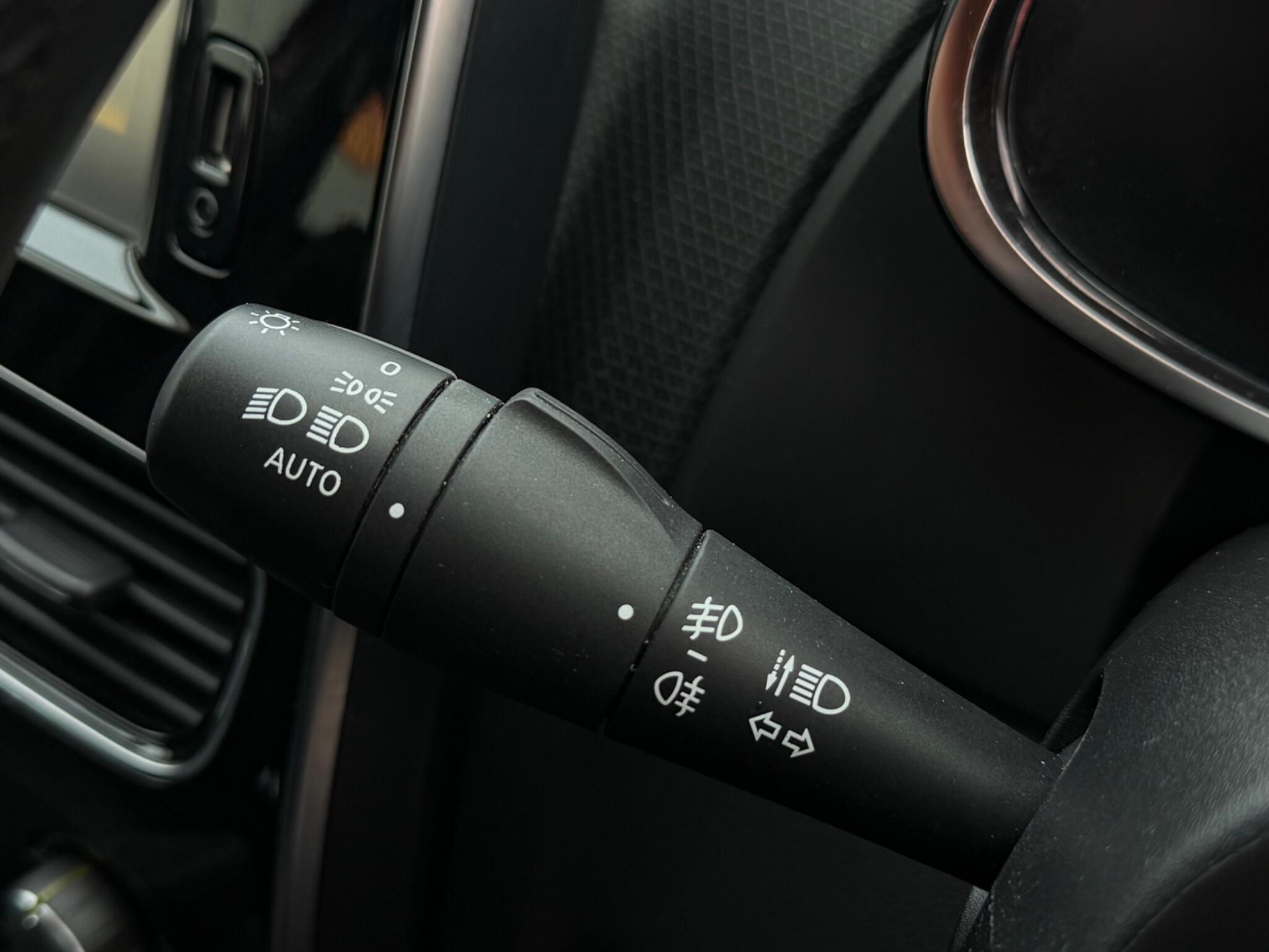 Renault Clio - Image 16