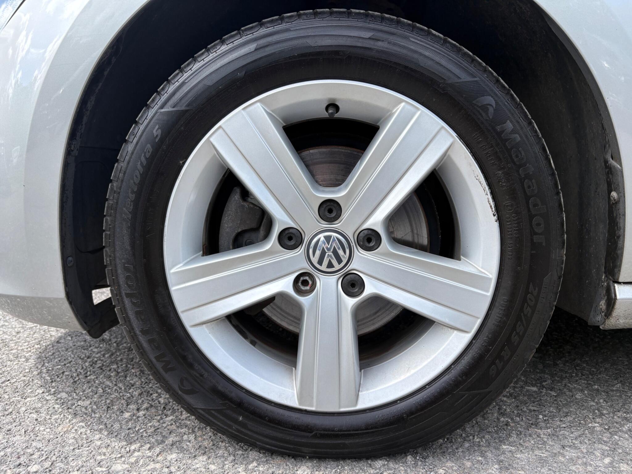 Volkswagen Golf - Image 12