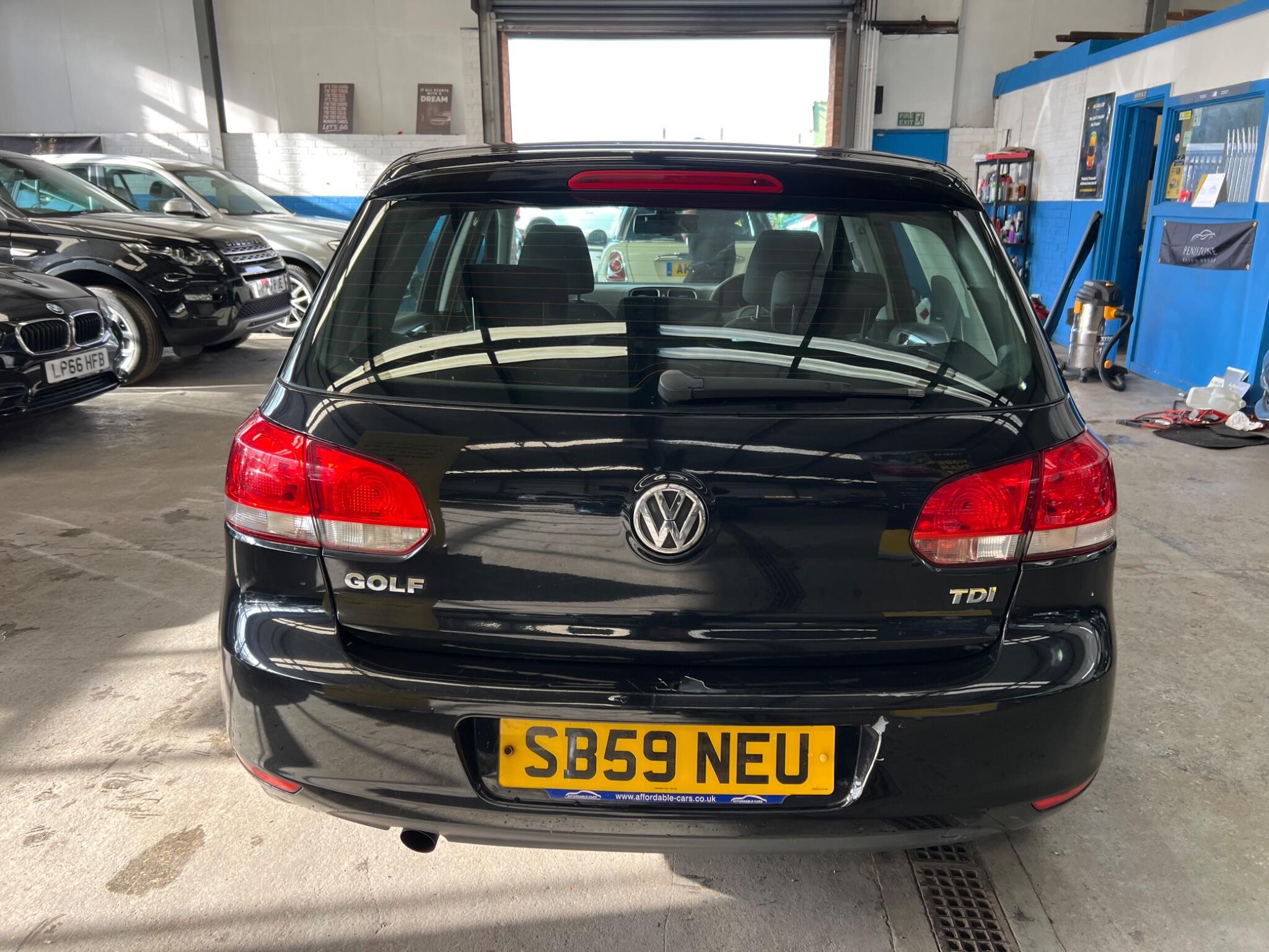 Volkswagen Golf - Image 11