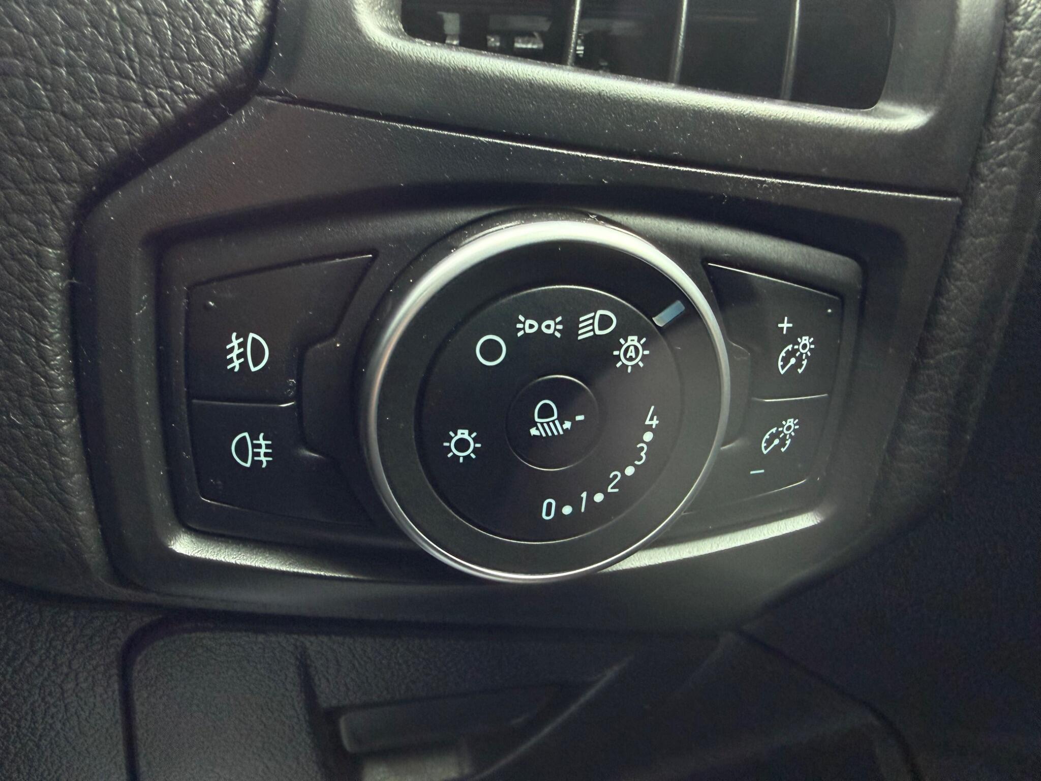 Ford Focus - Image 48