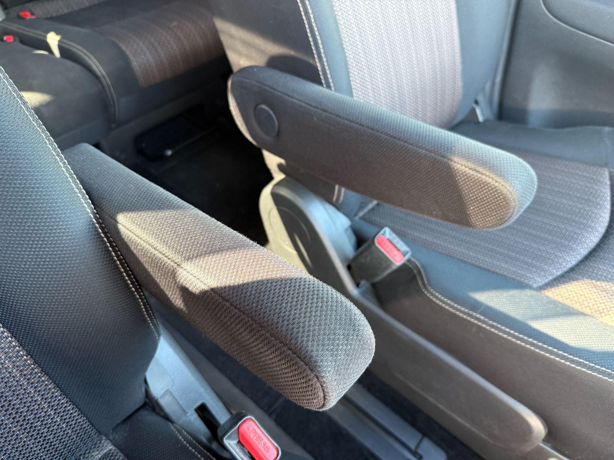 Nissan Serena - Image 28