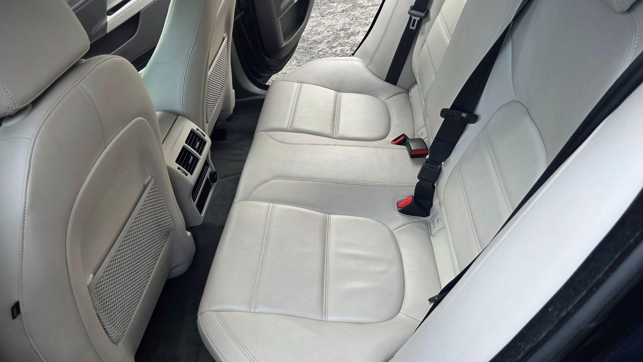 Jaguar XE - Image 35