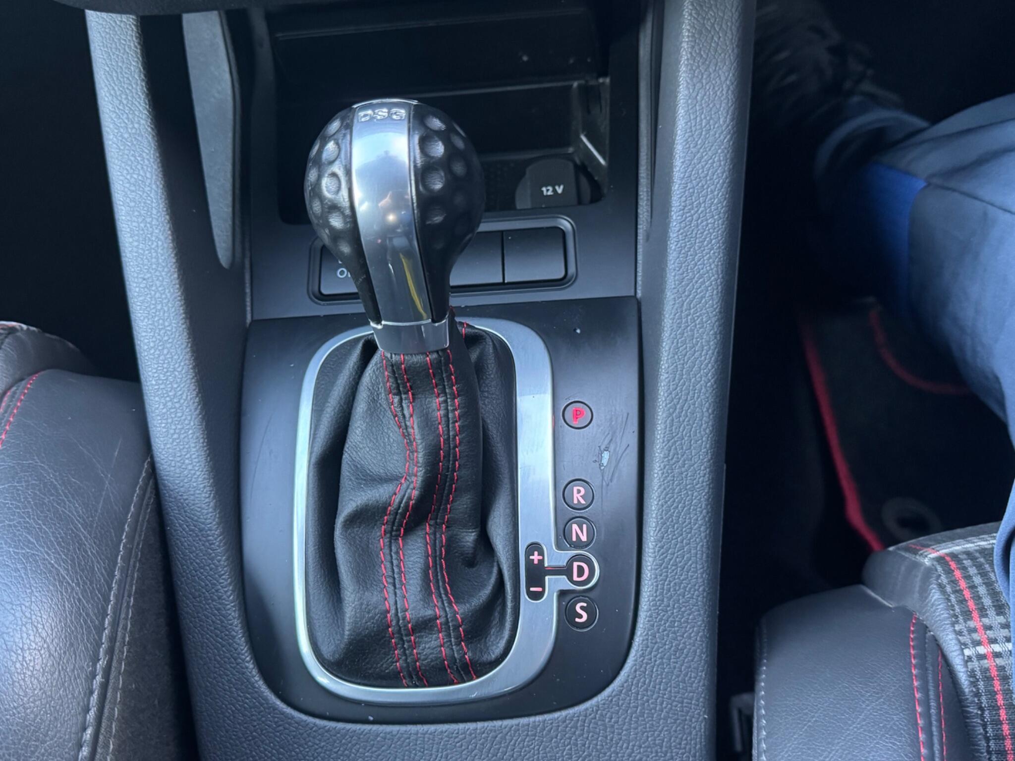 Volkswagen Golf - Image 13