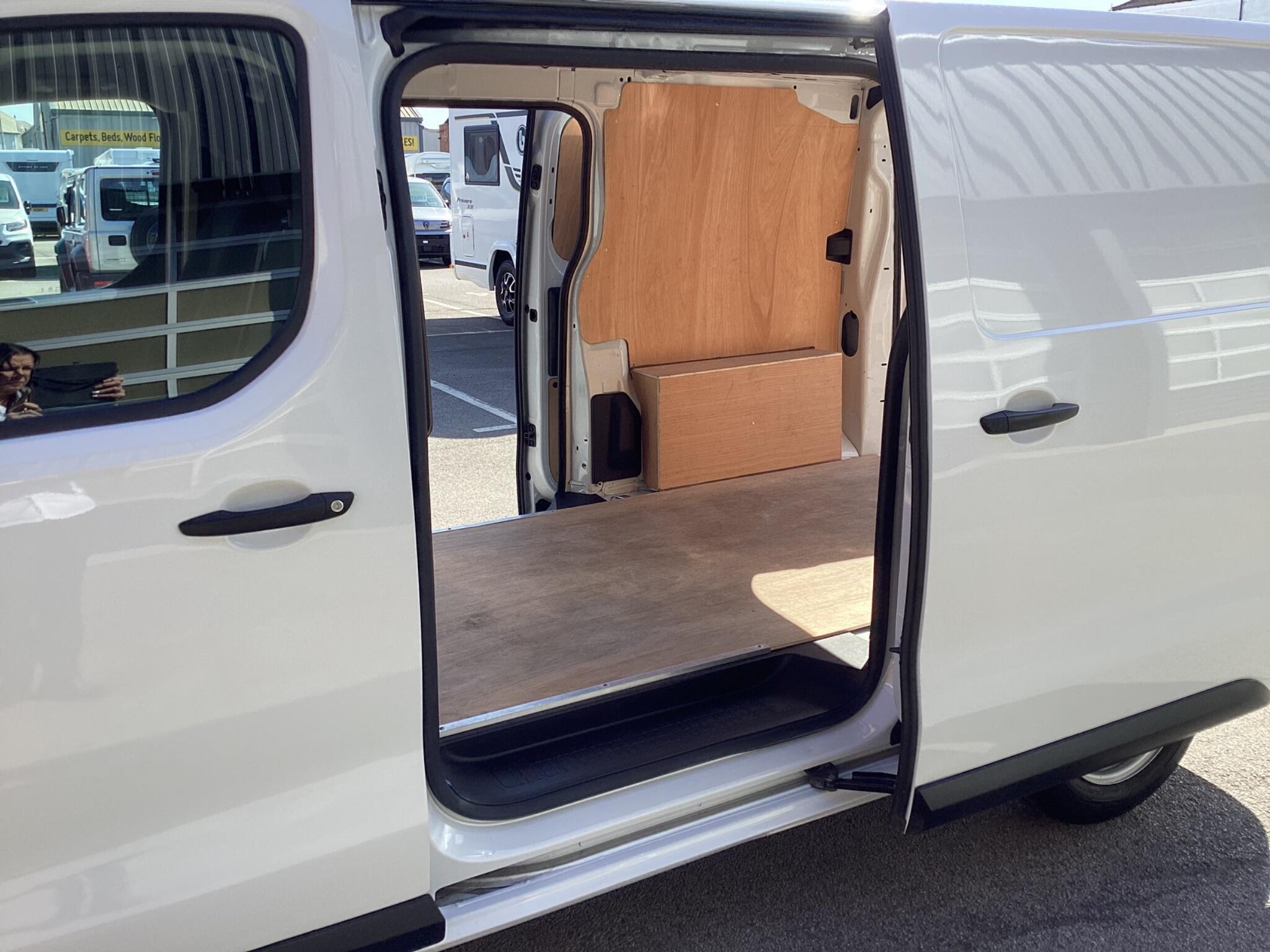 Vauxhall Vivaro - Image 16