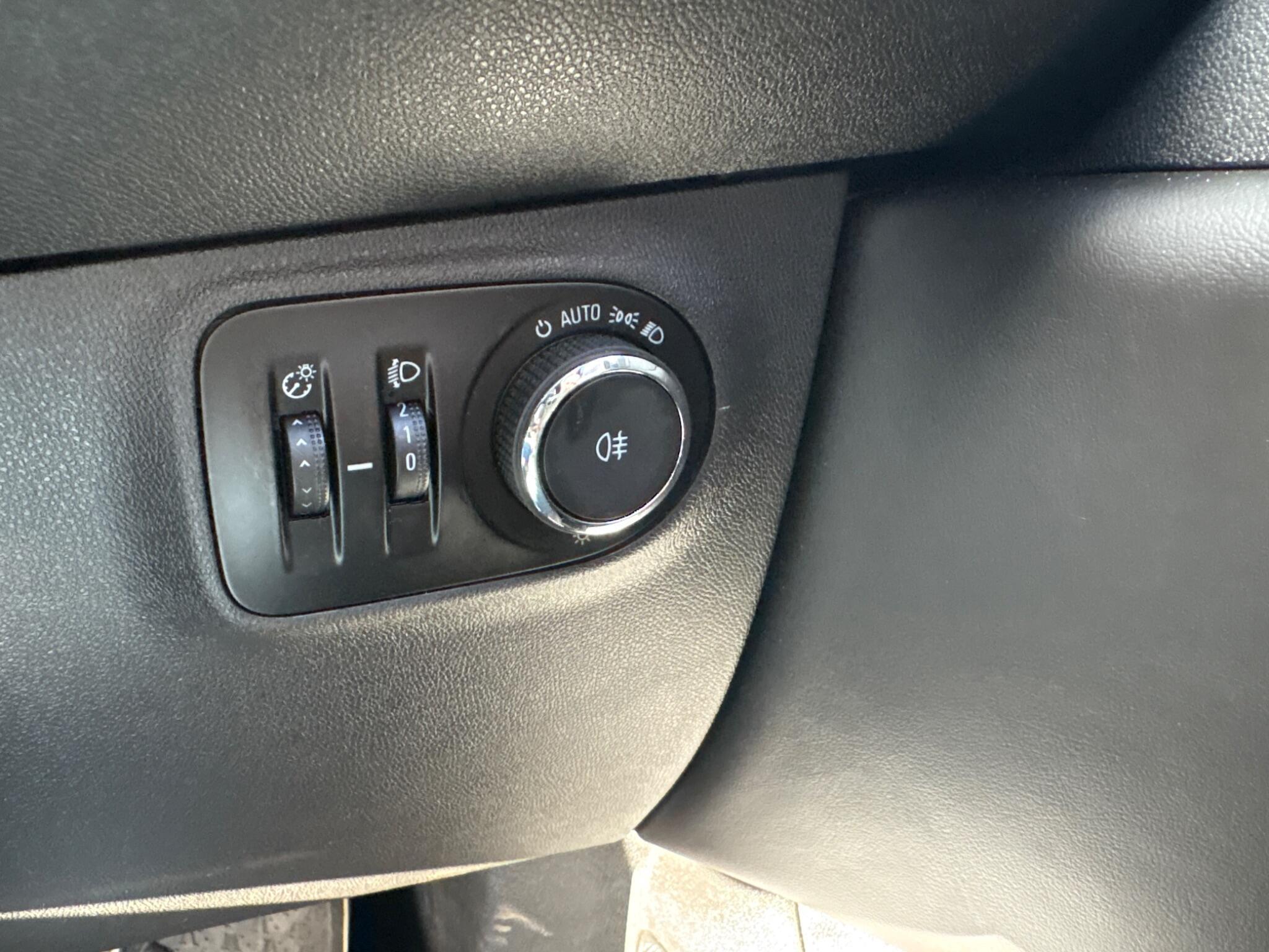 Vauxhall Corsa - Image 31