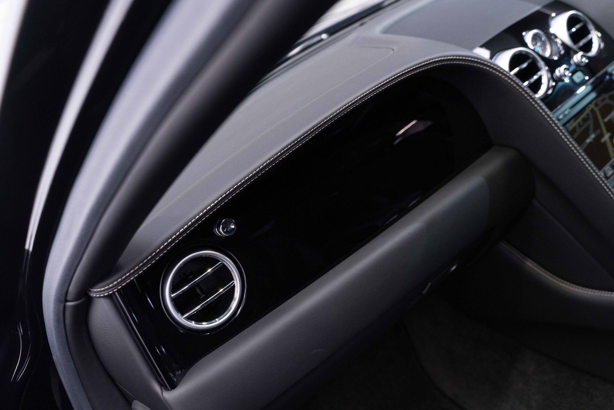 Bentley Flying Spur - Image 37