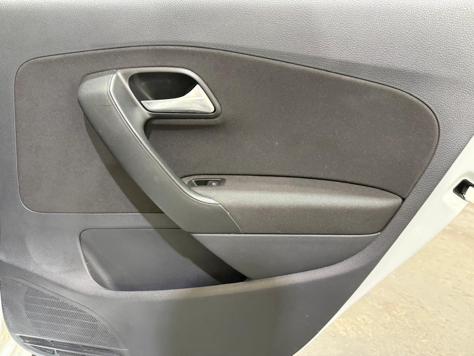 Volkswagen Polo - Image 21