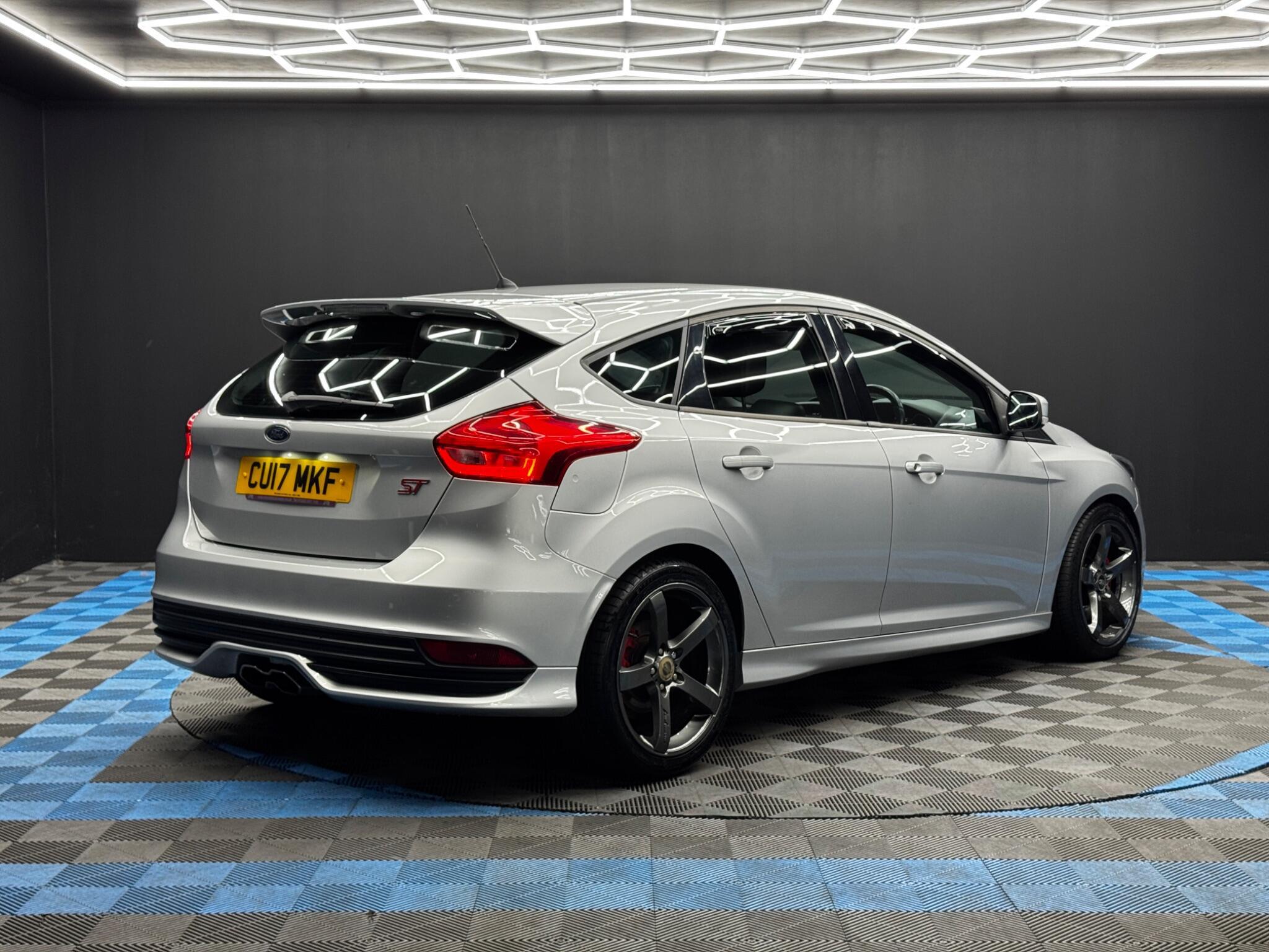 Ford Focus - Image 5