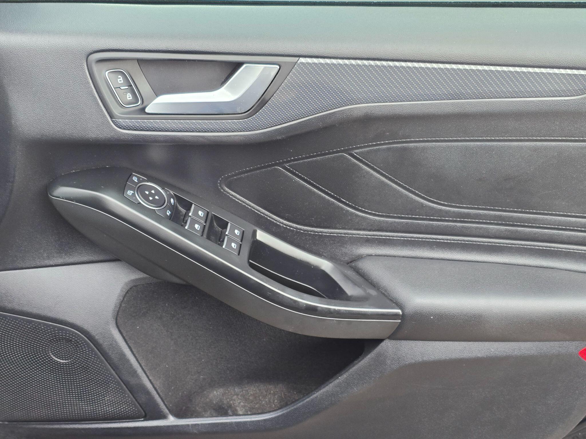 Ford Focus - Image 19