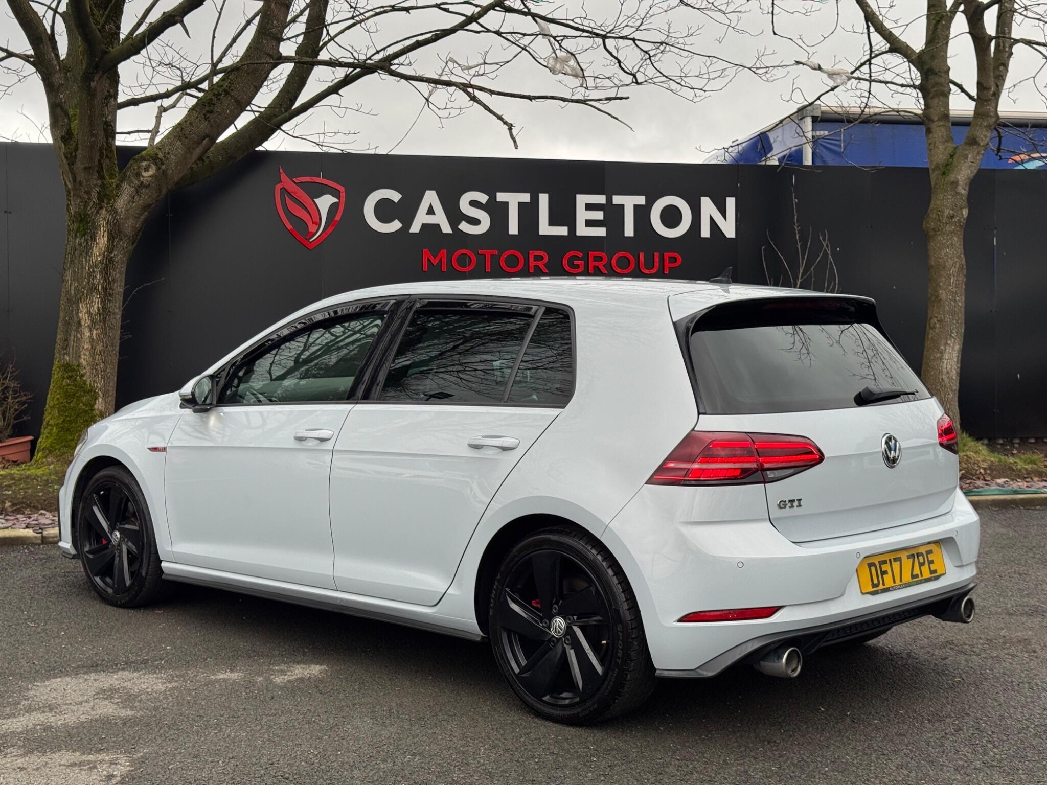 Volkswagen Golf - Image 17