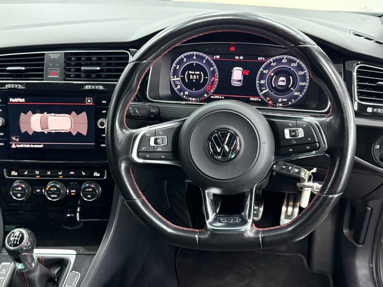 Volkswagen Golf - Image 15