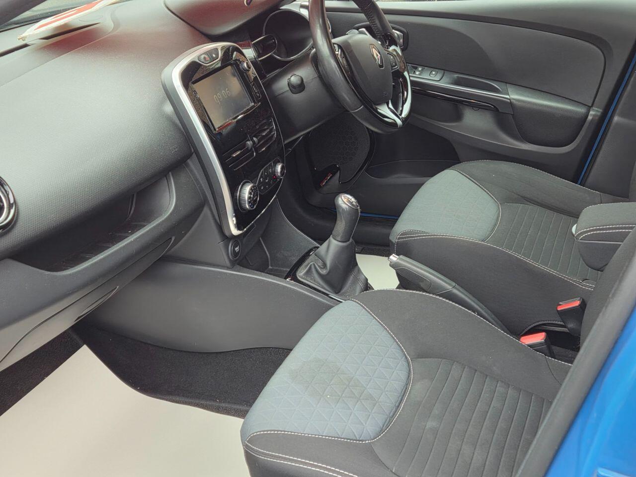 Renault Clio - Image 14