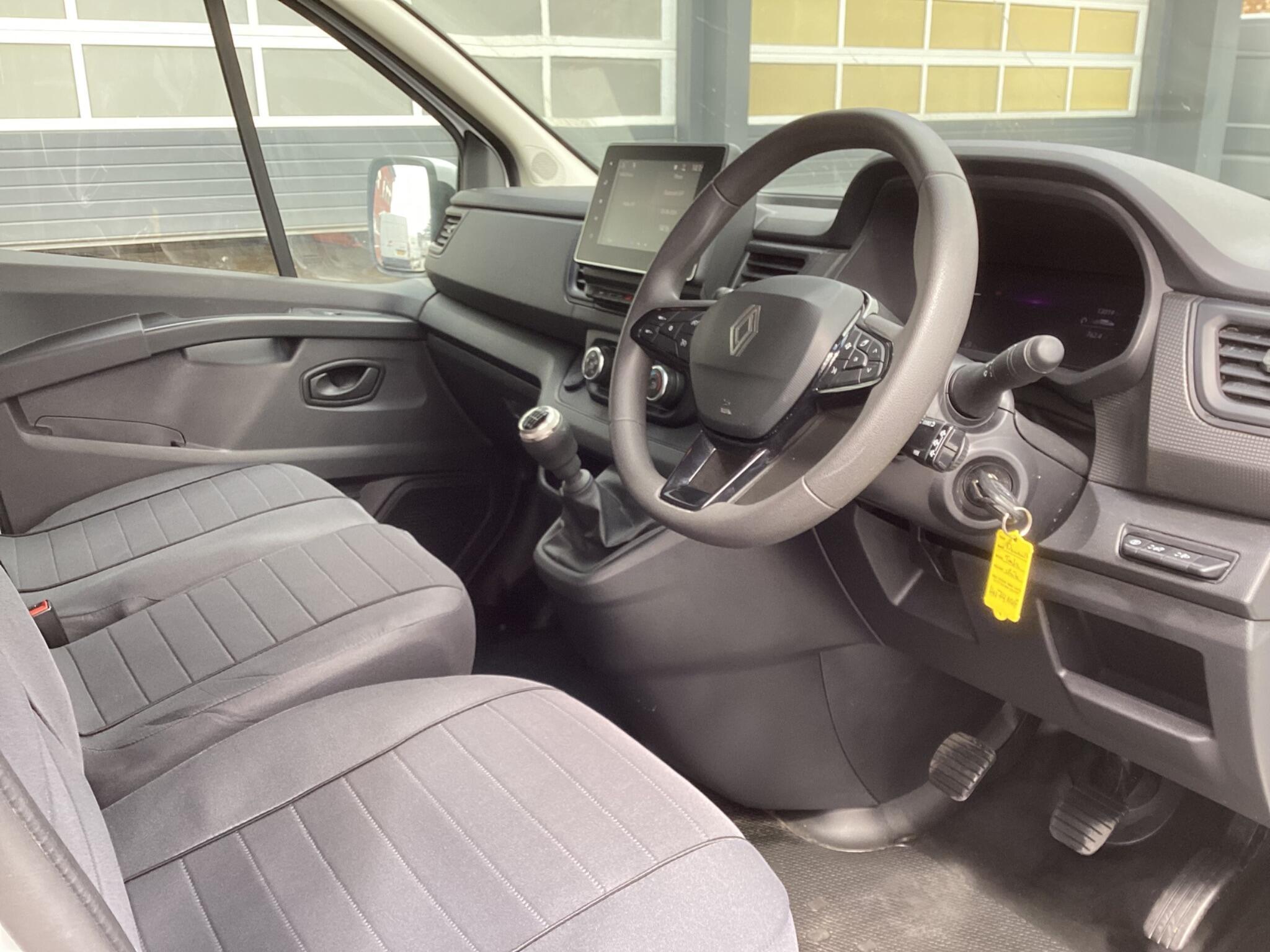 Renault Trafic - Image 12