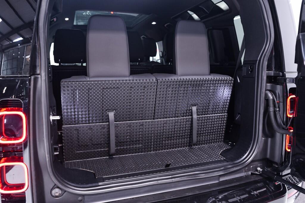 Land Rover Defender 110 - Image 35