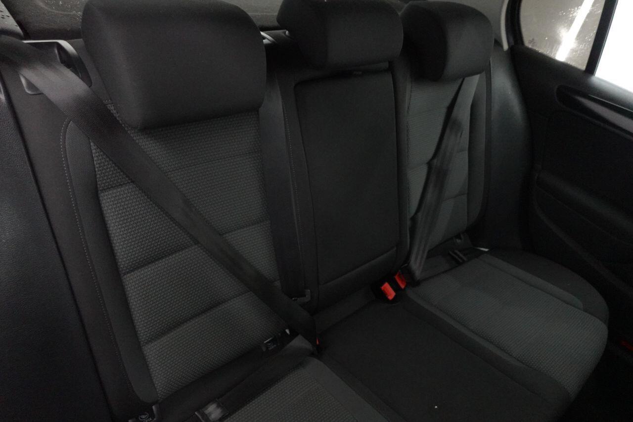 Volkswagen Golf - Image 18