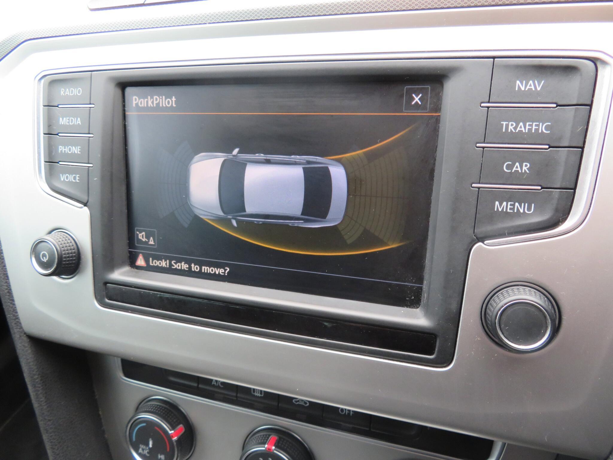 Volkswagen Passat - Image 20