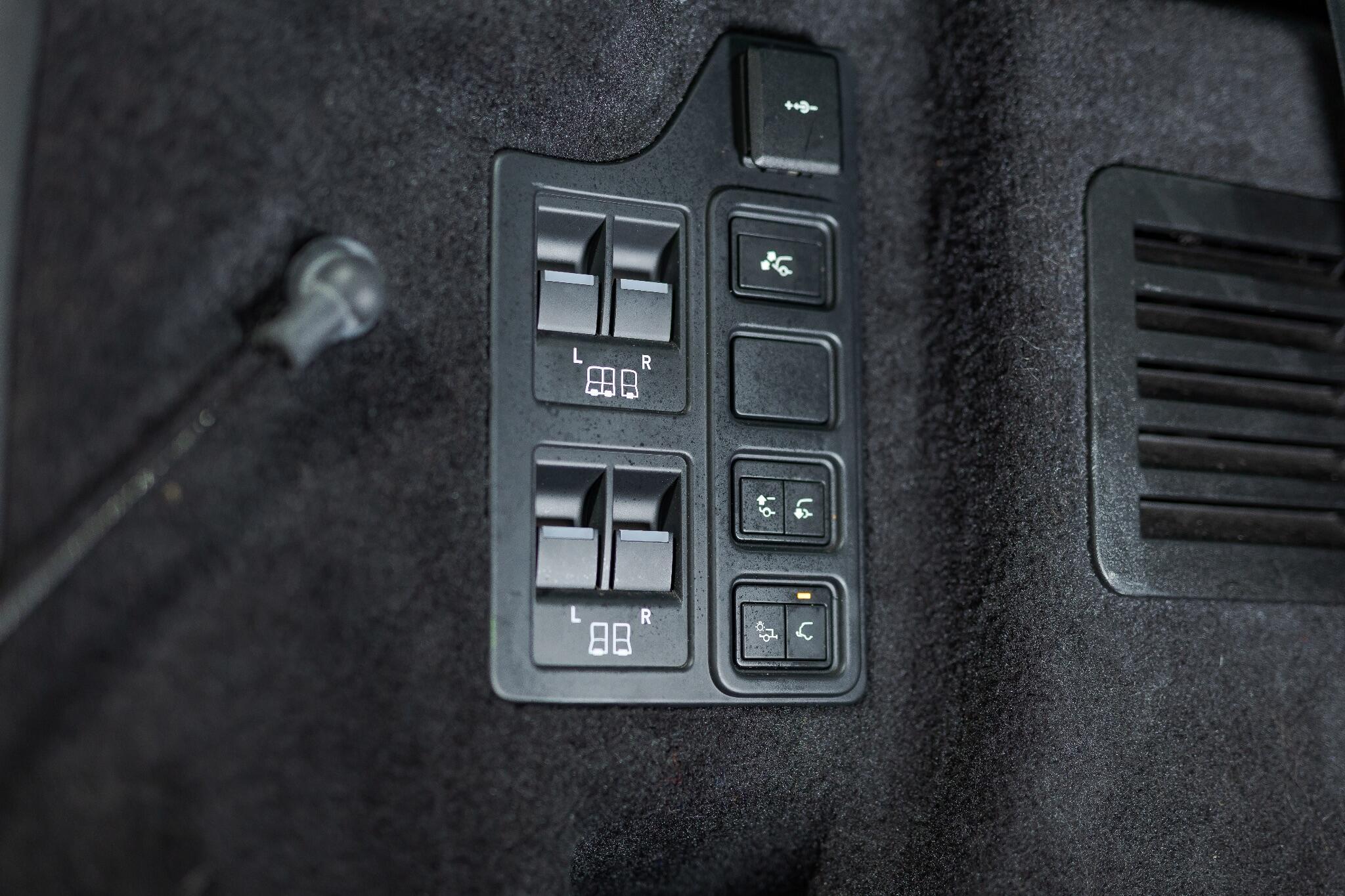 Land Rover Discovery - Image 26