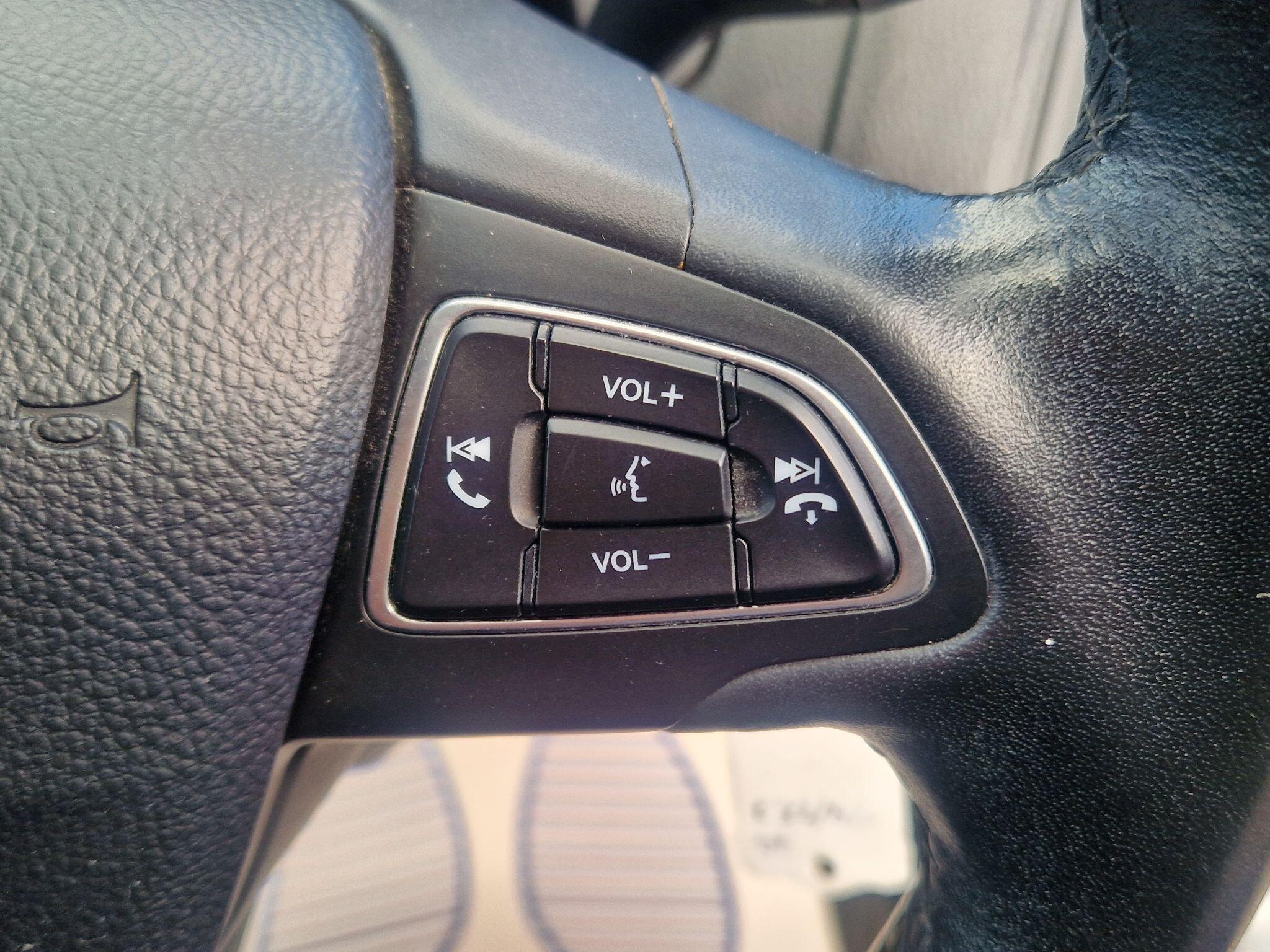 Ford Focus - Image 44