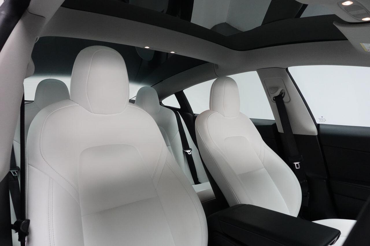 Tesla Model 3 - Image 3