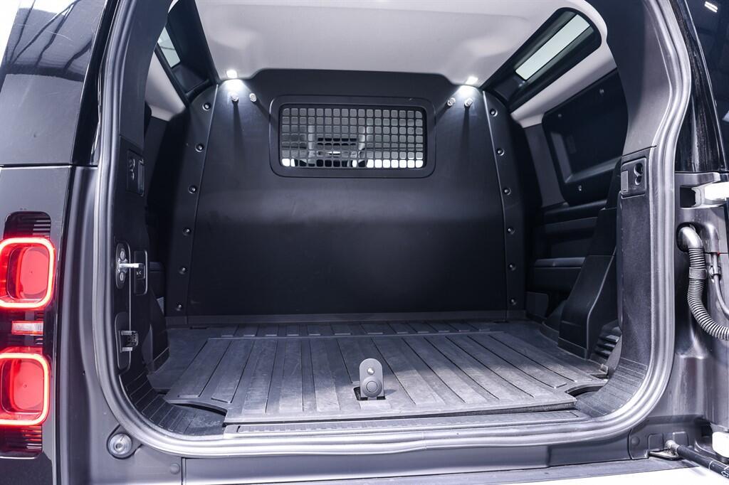 Land Rover Defender 90 - Image 37