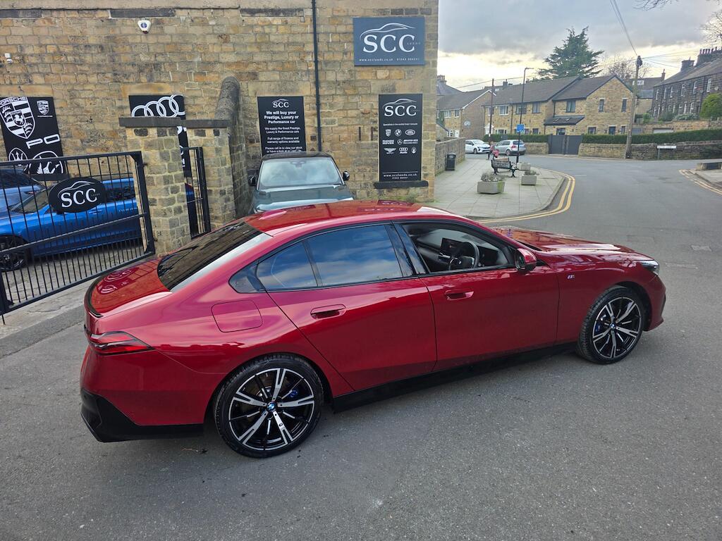 BMW 5 Series - Image 9