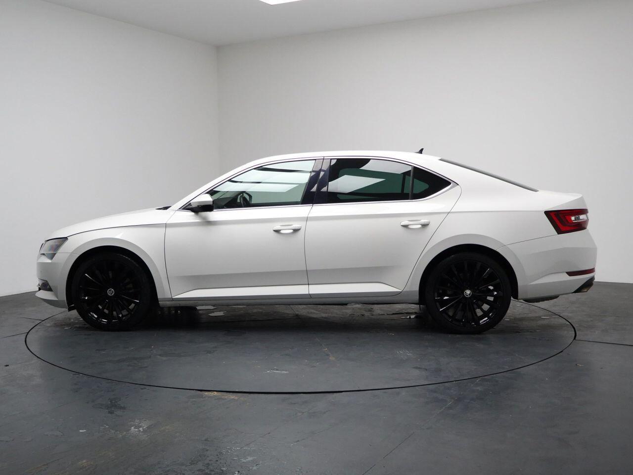 Skoda Superb - Image 8