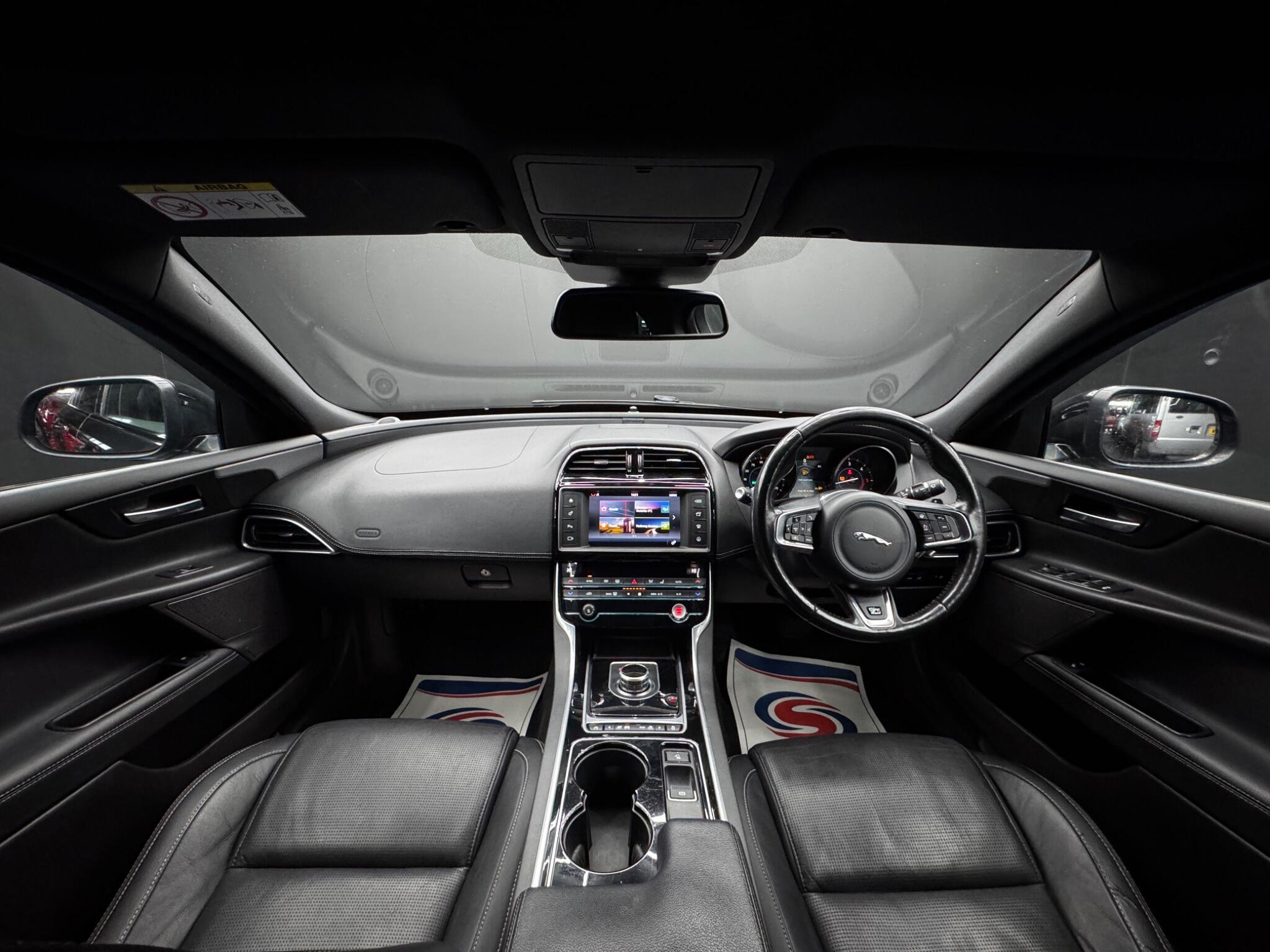 Jaguar XE - Image 17