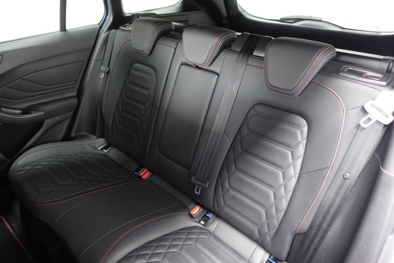 Ford Focus - Image 11