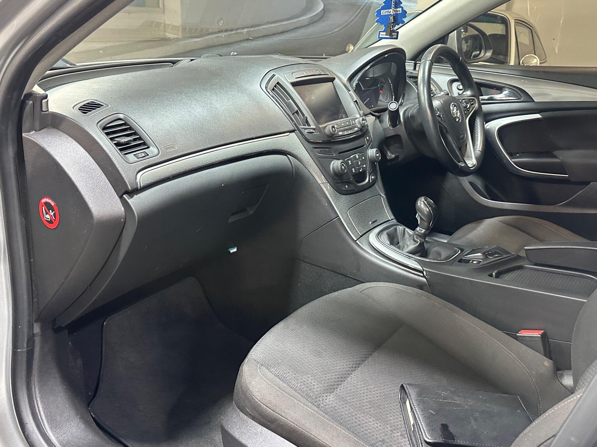 Vauxhall Insignia - Image 10