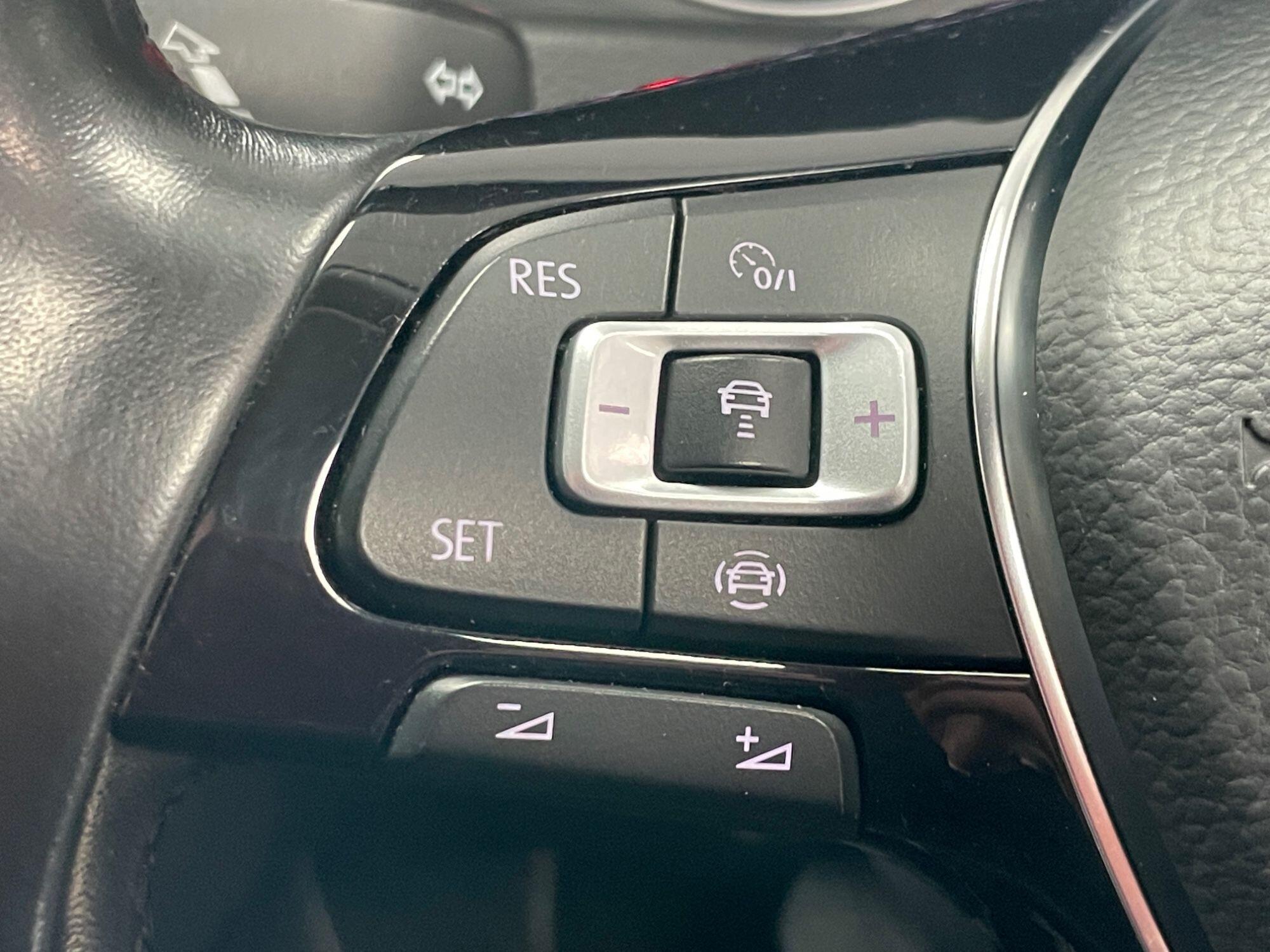 Volkswagen Golf - Image 36