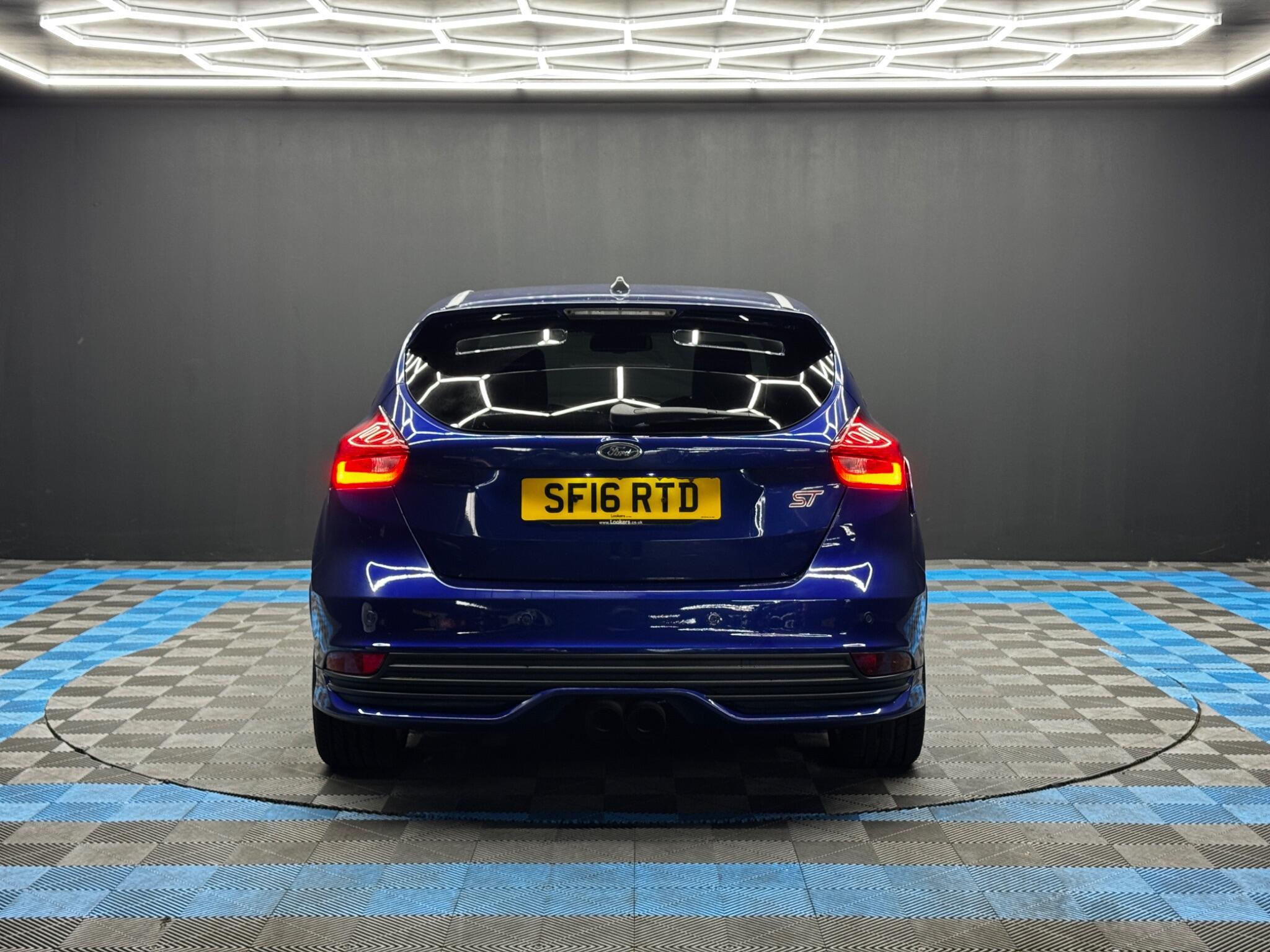 Ford Focus - Image 6