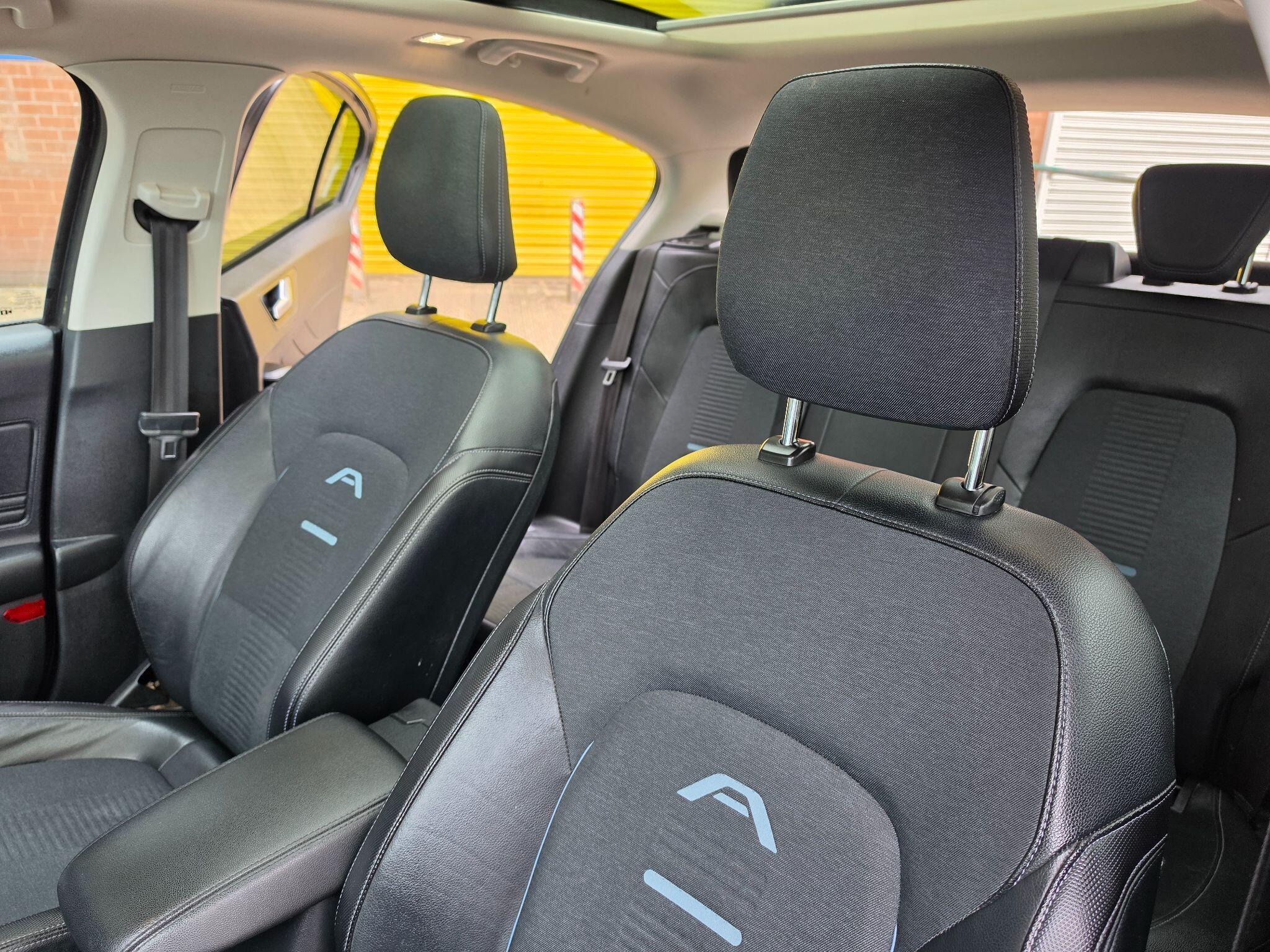 Ford Focus - Image 17