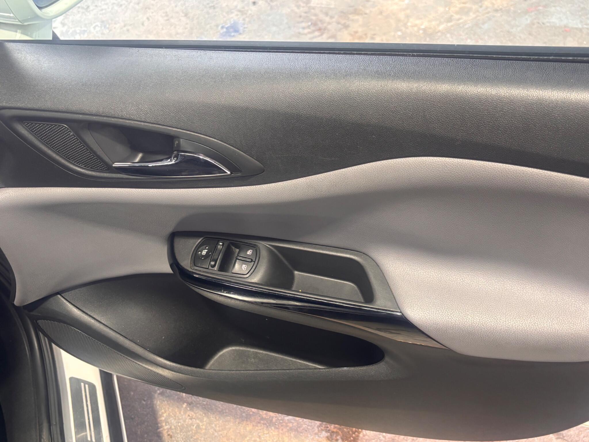 Vauxhall Corsa - Image 12