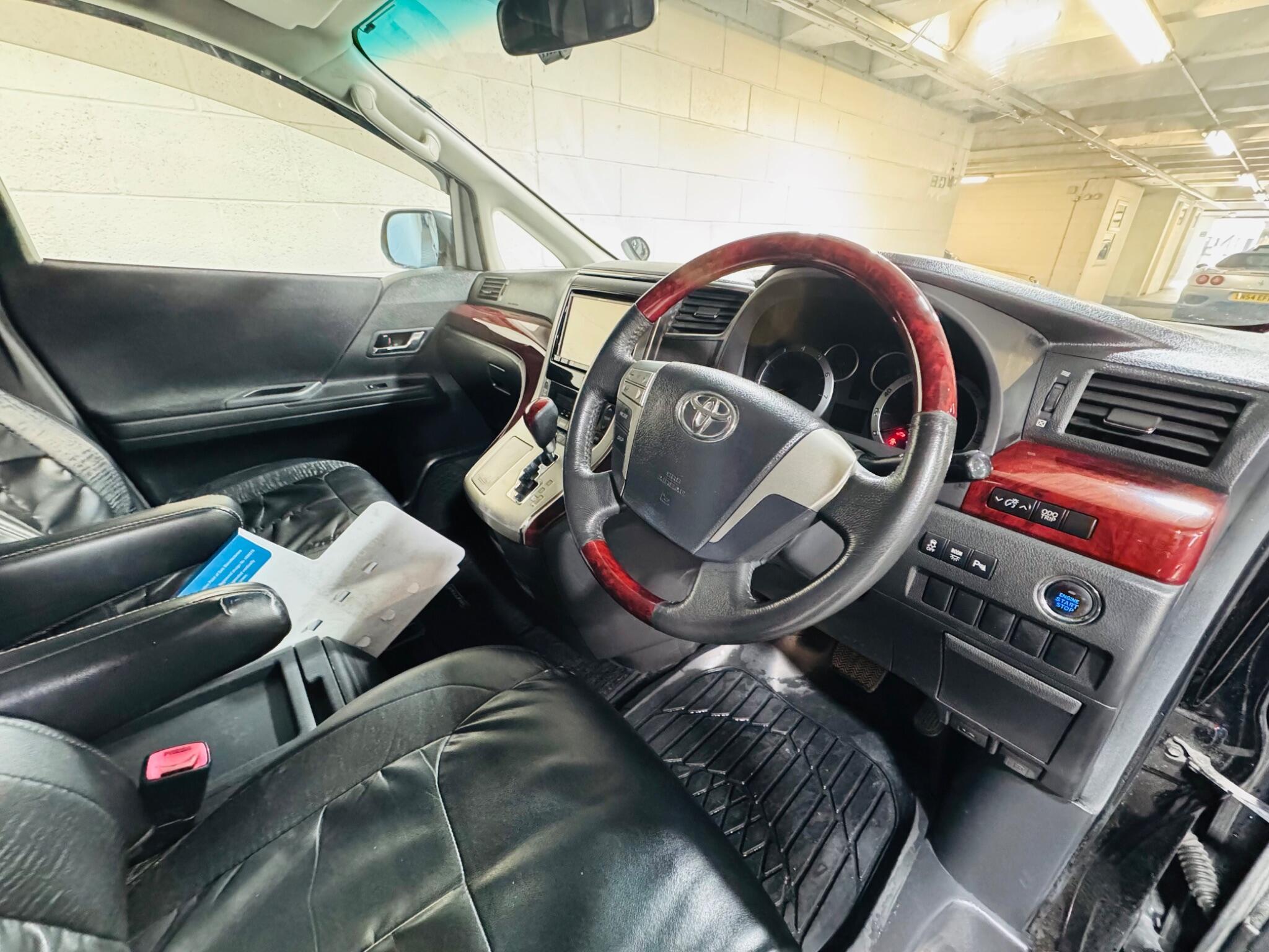 Toyota Vellfire - Image 9