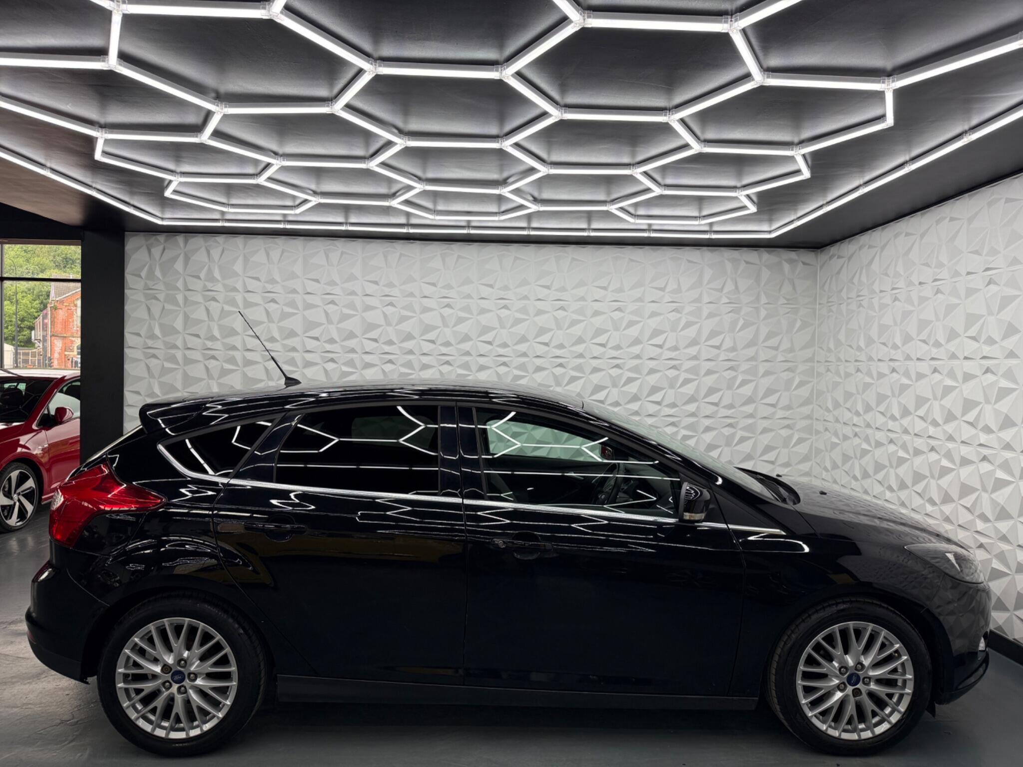 Ford Focus - Image 15