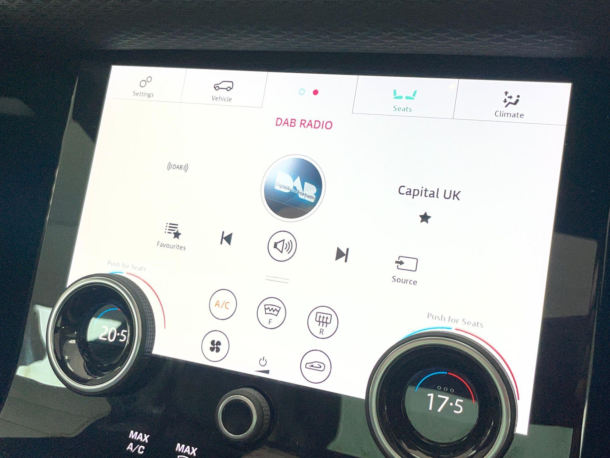 Land Rover Range Rover Velar - Image 52