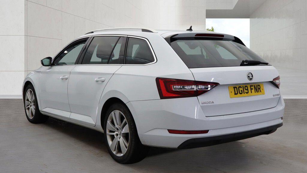 Skoda Superb - Image 5