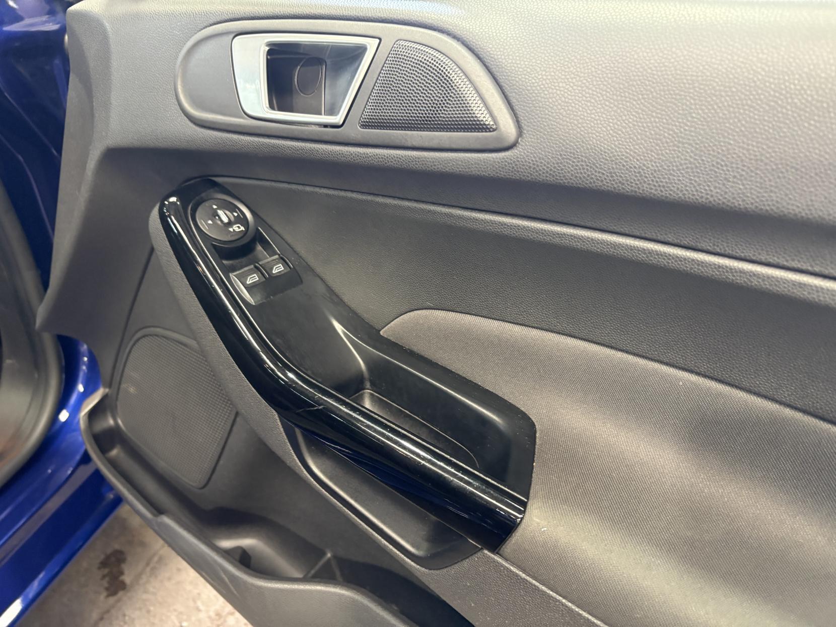 Ford Fiesta - Image 14